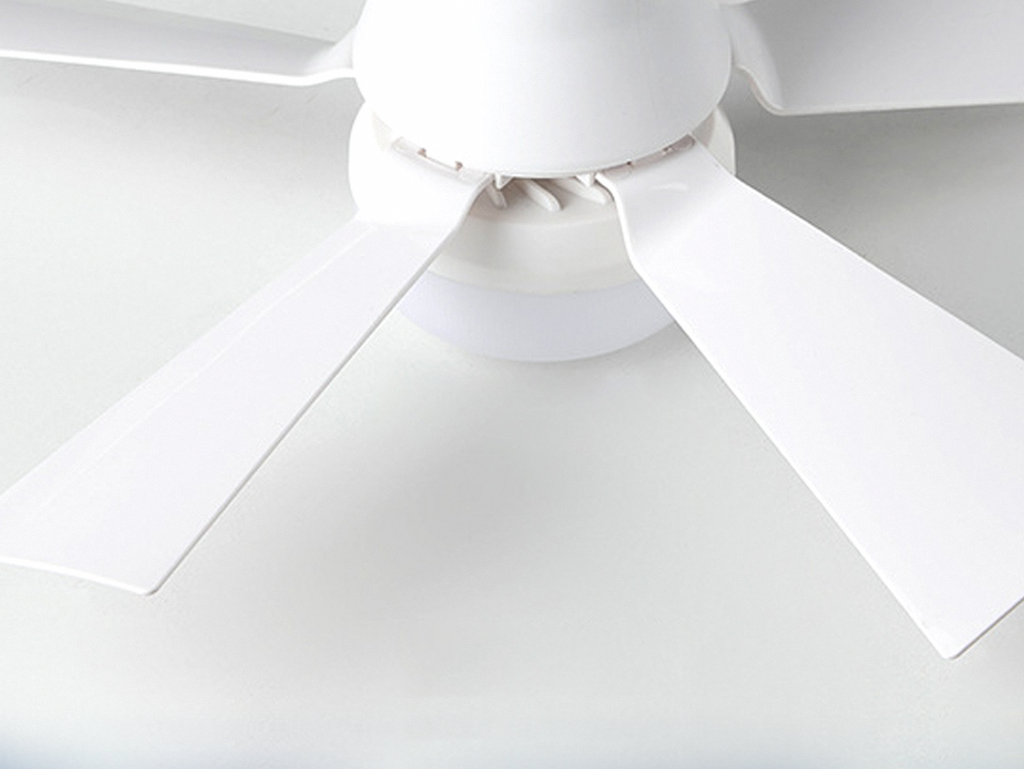 Ventilateur sur douille 2-en-1 avec télécommande